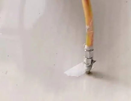峨眉山瓷砖空鼓维修公司专业解答在瓷砖铺贴过程中，如果使用的砂料过粗（如全部使用了粗砂），可能会导致以下问题